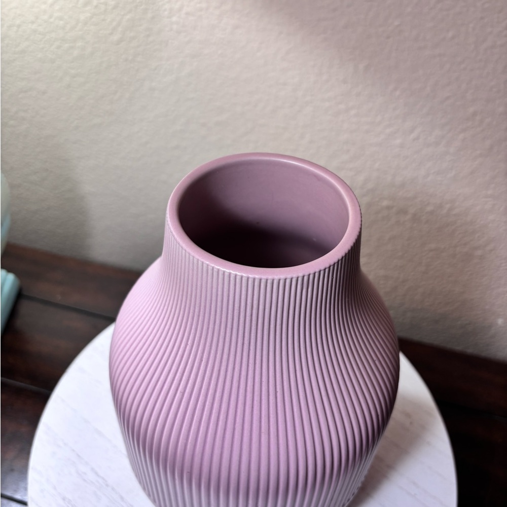 Chic Pink Ribbed Vase Accent